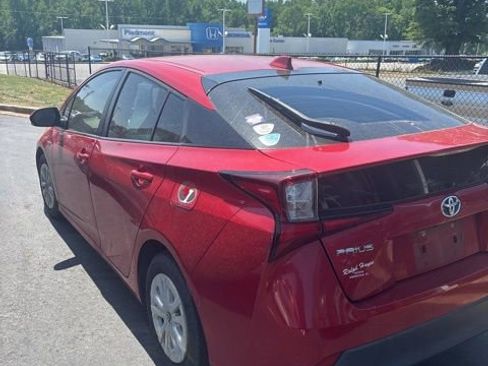 Used 2020 Toyota Prius LE image 4