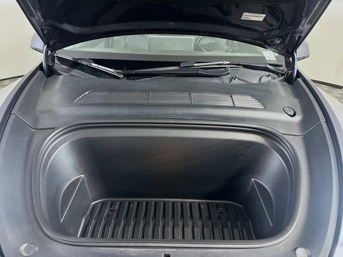 Used 2022 Tesla Model Y Long Range image 34