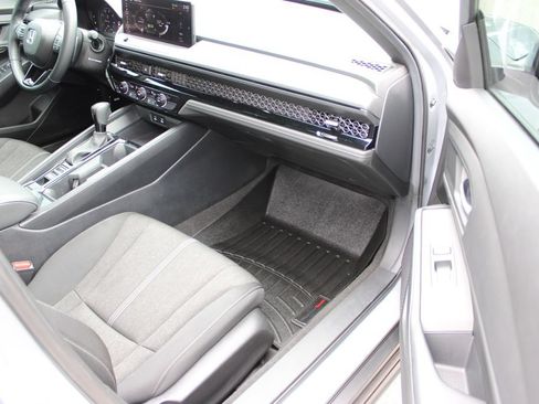 Used 2024 Honda Accord Sport image 39