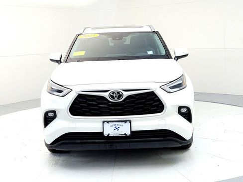 Used 2021 Toyota Highlander XLE AWD/4WD image 8