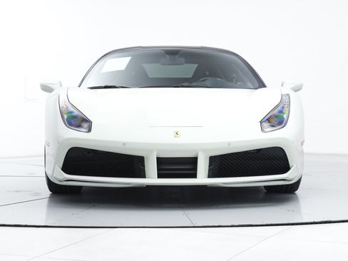 Used 2017 Ferrari 488 GTB RWD image 11