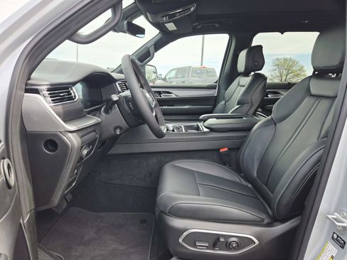 New 2026 Jeep Grand Wagoneer Limited AWD/4WD image 12