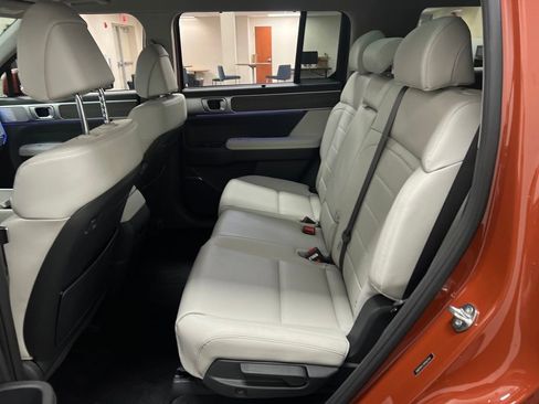 Used 2024 Hyundai Santa Fe Limited w/ Tow & Go Package image 28