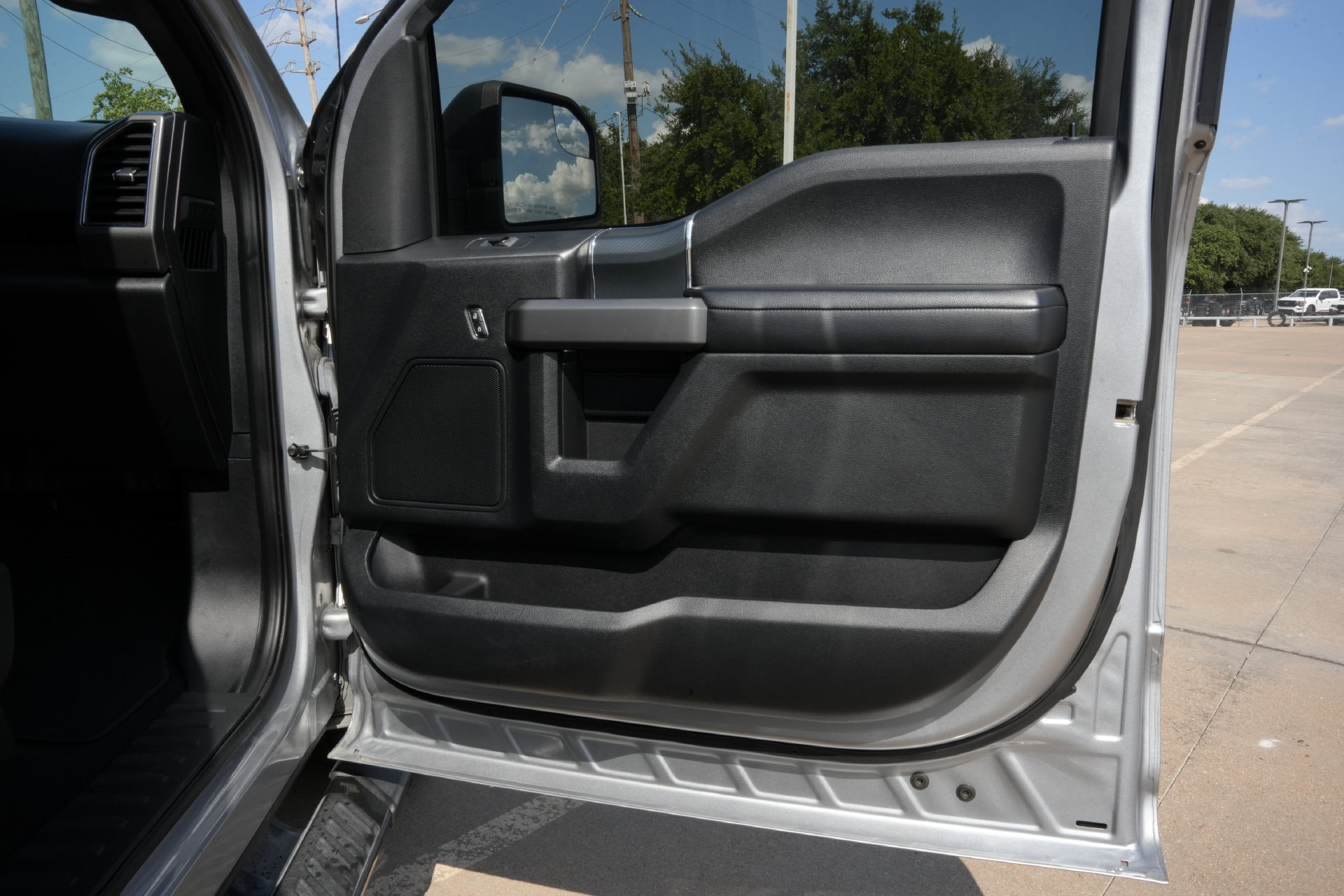 Used 2020 Ford F150 XLT w/ Equipment Group 301A Mid RWD image 26