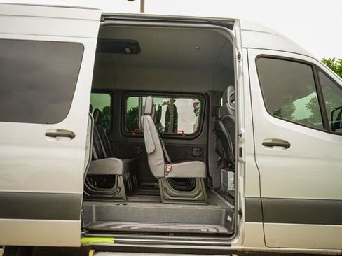 Used 2019 Mercedes-Benz Sprinter 2500 image 7