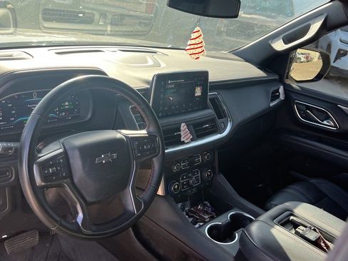 Used 2024 Chevrolet Suburban RST w/ Luxury Package image 2