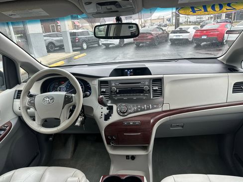 Used 2014 Toyota Sienna XLE image 20