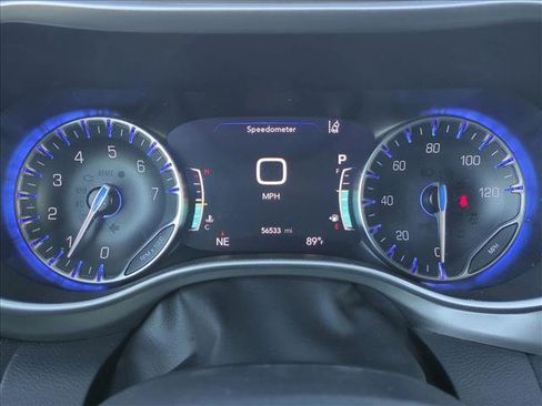 Used 2025 Chrysler Pacifica Select image 11