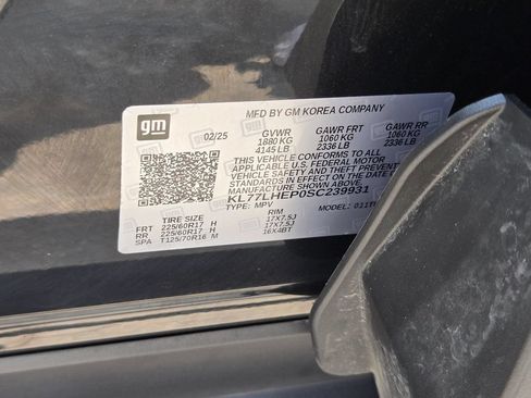 Used 2025 Chevrolet Trax LT w/ LT Convenience Package FWD image 37