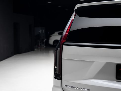 Used 2022 Cadillac Escalade Sport w/ Touring Package AWD/4WD image 28