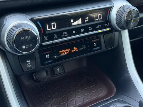 Used 2022 Toyota RAV4 Limited FWD image 21
