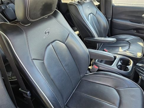 Used 2019 Chrysler Pacifica Limited w/ Advanced Safetytec Group image 35