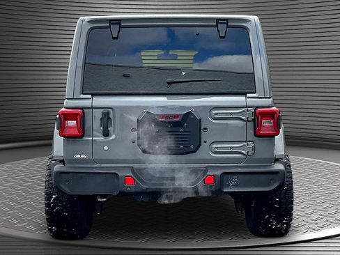 Used 2020 Jeep Wrangler Unlimited Sahara image 5