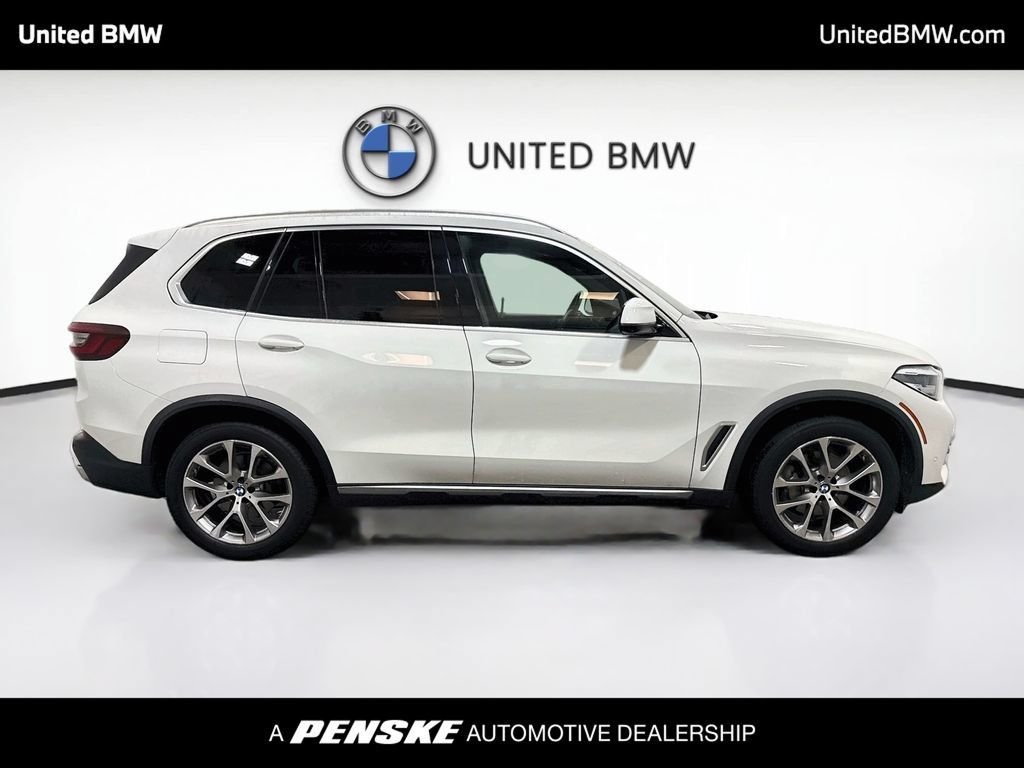 Used 2021 BMW X5 xDrive40i w/ Premium Package 2 AWD/4WD image 4