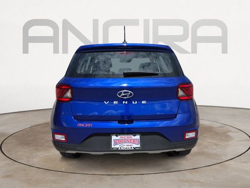Used 2025 Hyundai Venue SE FWD image 9