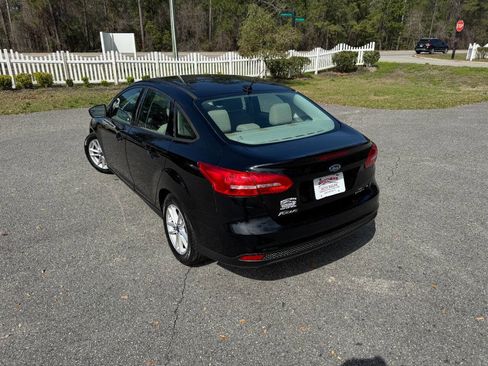 Used 2016 Ford Focus SE image 4