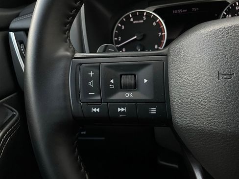 Used 2025 Nissan Rogue SV image 33