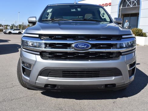Used 2024 Ford Expedition Limited image 4