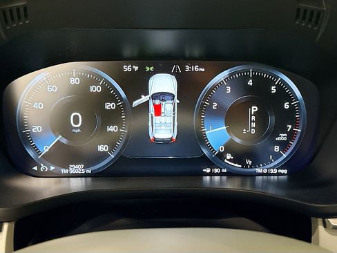 Used 2021 Volvo XC60 T5 Momentum w/ Protection Package Premier image 12