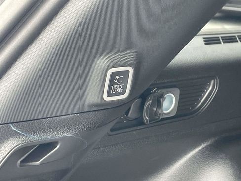 New 2025 Jeep Grand Cherokee Laredo w/ Luxury Tech Group I image 19