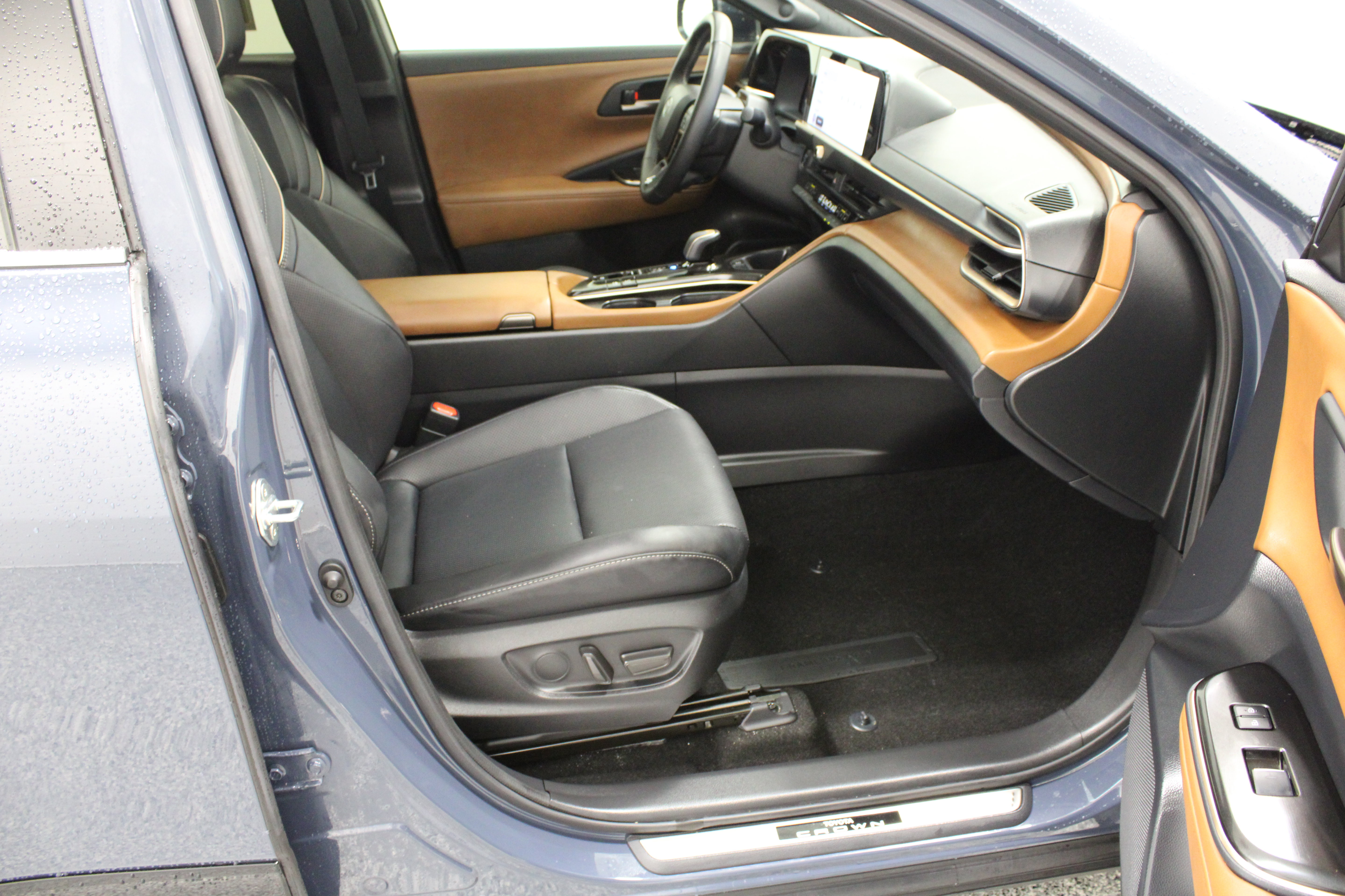 Used 2025 Toyota Crown w/ Advanced Technology Package AWD/4WD image 38