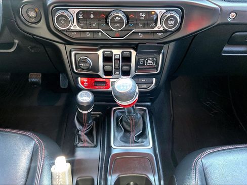 Used 2018 Jeep Wrangler Unlimited Rubicon AWD/4WD image 24