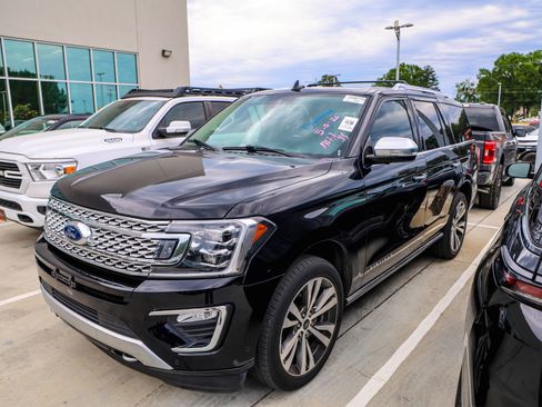 Used 2021 Ford Explorer Platinum w/ Equipment Group 601A AWD/4WD image 2