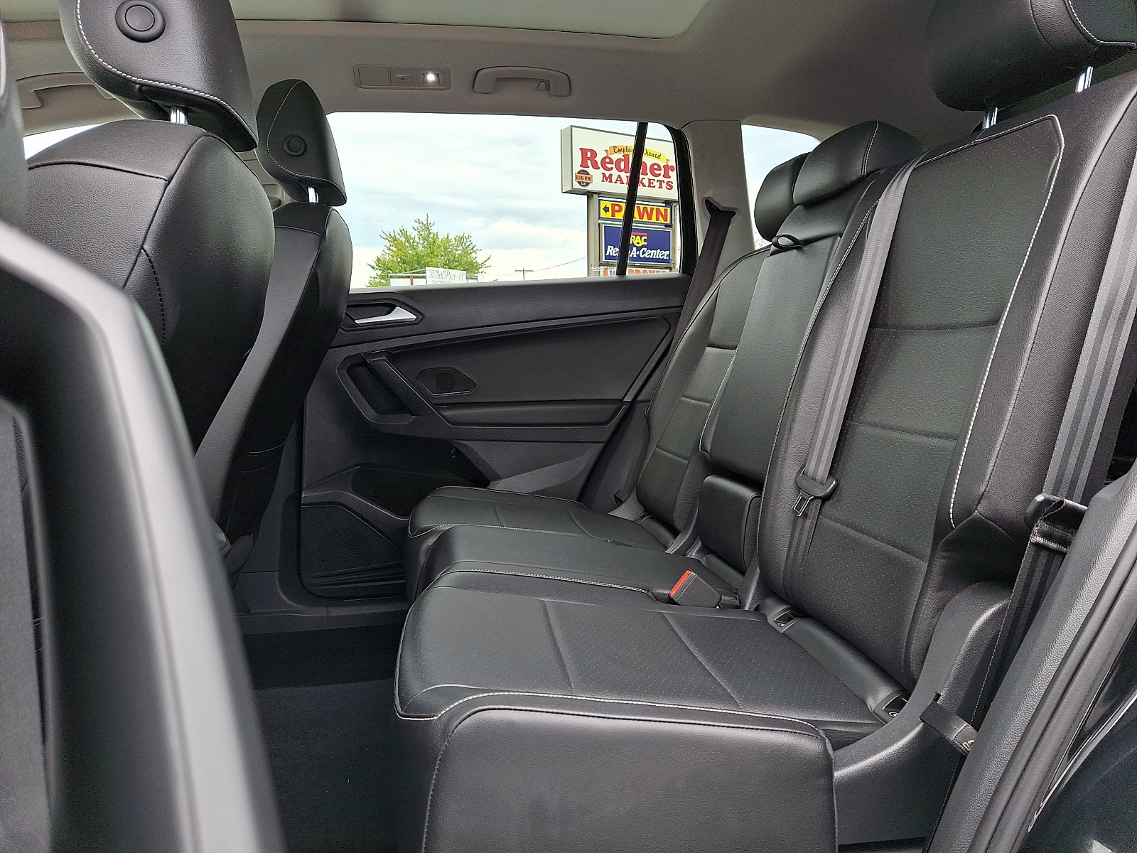 Used 2021 Volkswagen Tiguan SEL AWD/4WD image 10