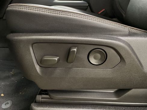 Used 2024 Chevrolet Tahoe High Country w/ Premium Package 2 image 15