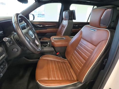 Used 2023 GMC Yukon XL Denali Ultimate AWD/4WD image 16