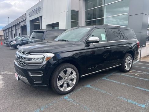 New 2024 Ford Expedition Platinum image 3