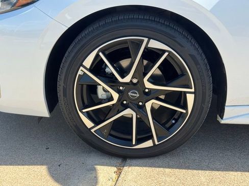 Used 2025 Nissan Sentra SR image 8