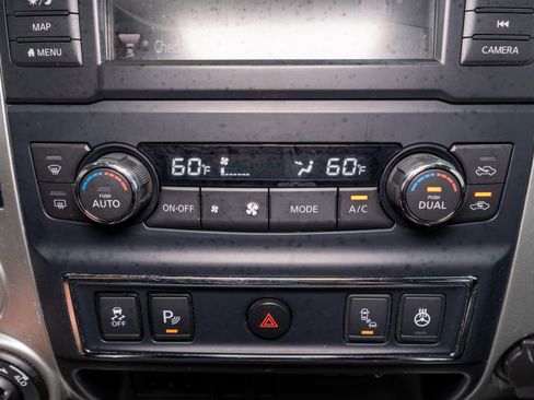 Used 2019 Nissan Titan PRO-4X w/ Pro-4x Convenience Package AWD/4WD image 23