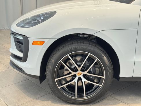 Used 2025 Porsche Macan image 11