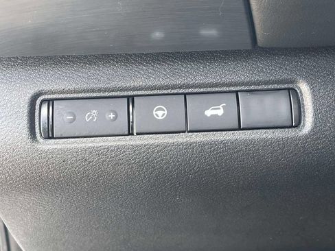 Used 2025 Nissan Pathfinder SL FWD image 22