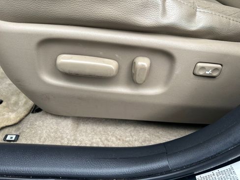 Used 2011 Toyota RAV4 Limited w/ Limited Extra Value Pkg image 18