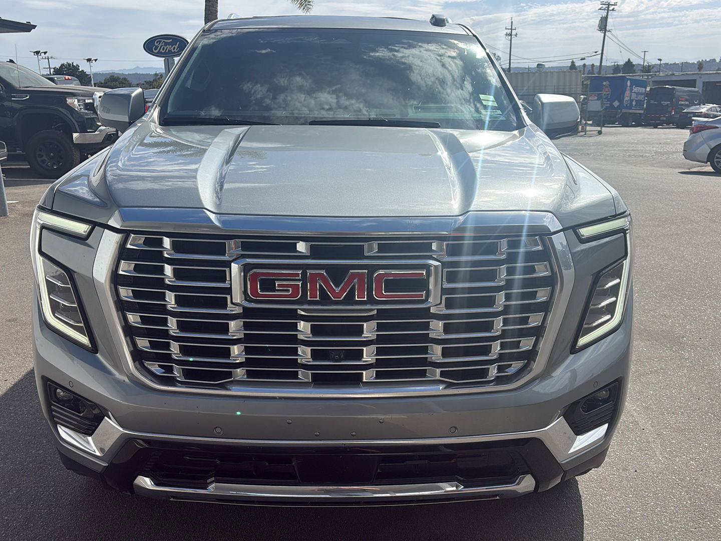 Used 2025 GMC Yukon Denali w/ Denali Reserve Package AWD/4WD image 9