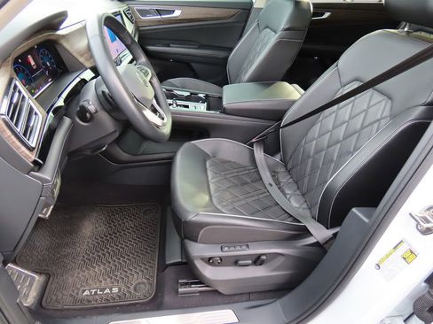 Certified 2024 Volkswagen Atlas SEL Premium R-Line image 43