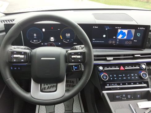 Used 2025 Hyundai Santa Fe Limited image 12