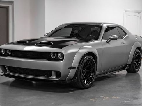 Used 2017 Dodge Challenger R/T RWD image 6