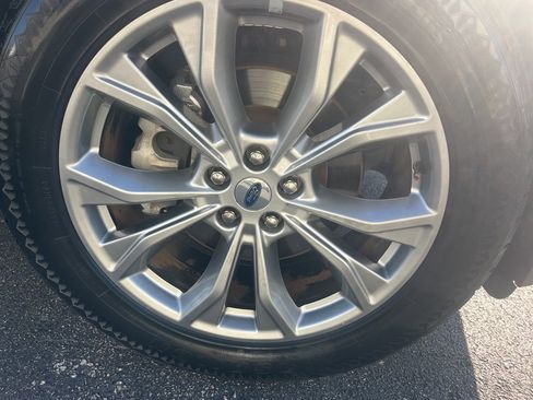 Used 2023 Ford Explorer Limited image 9