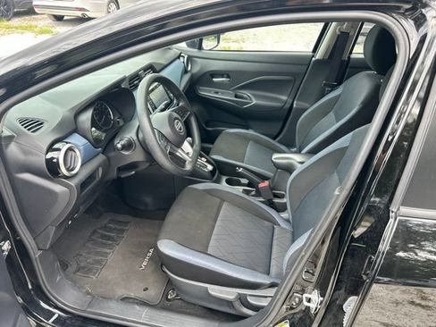 Used 2025 Nissan Versa SV FWD image 5