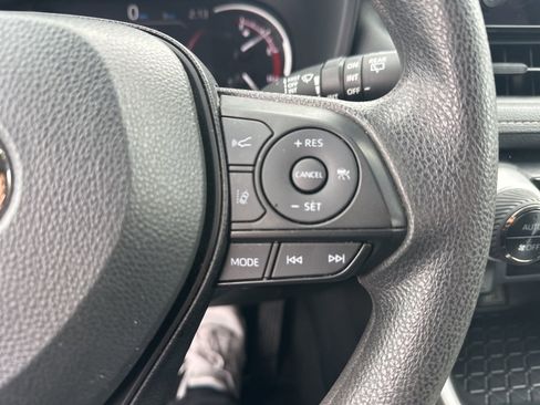 Used 2025 Toyota RAV4 XLE image 9