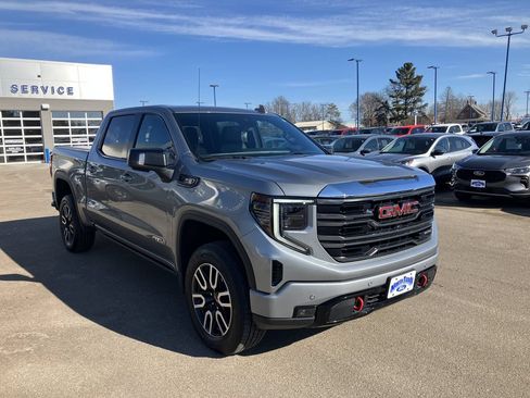 Used 2023 GMC Sierra 1500 AT4 w/ AT4 Premium Package AWD/4WD image 4