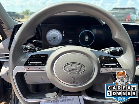 Used 2024 Hyundai Elantra SEL FWD image 8