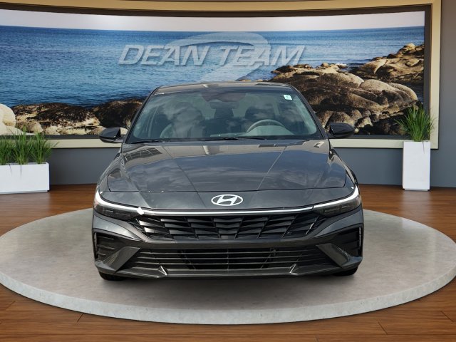 New 2026 Hyundai Elantra SEL FWD image 2