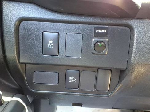 Used 2022 Toyota Tacoma SR AWD/4WD image 18