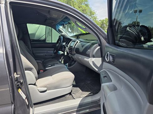 Used 2015 Toyota Tacoma PreRunner w/ SR5 Package RWD image 18