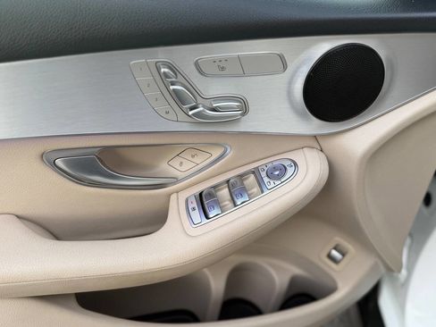 Used 2020 Mercedes-Benz GLC 300 image 17