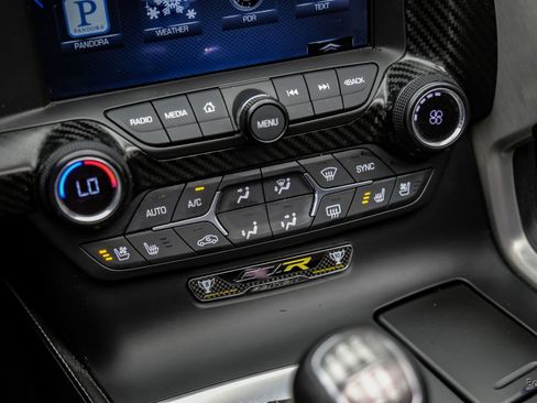 Used 2015 Chevrolet Corvette Z06 w/ 3LZ Preferred Equipment Group RWD image 88